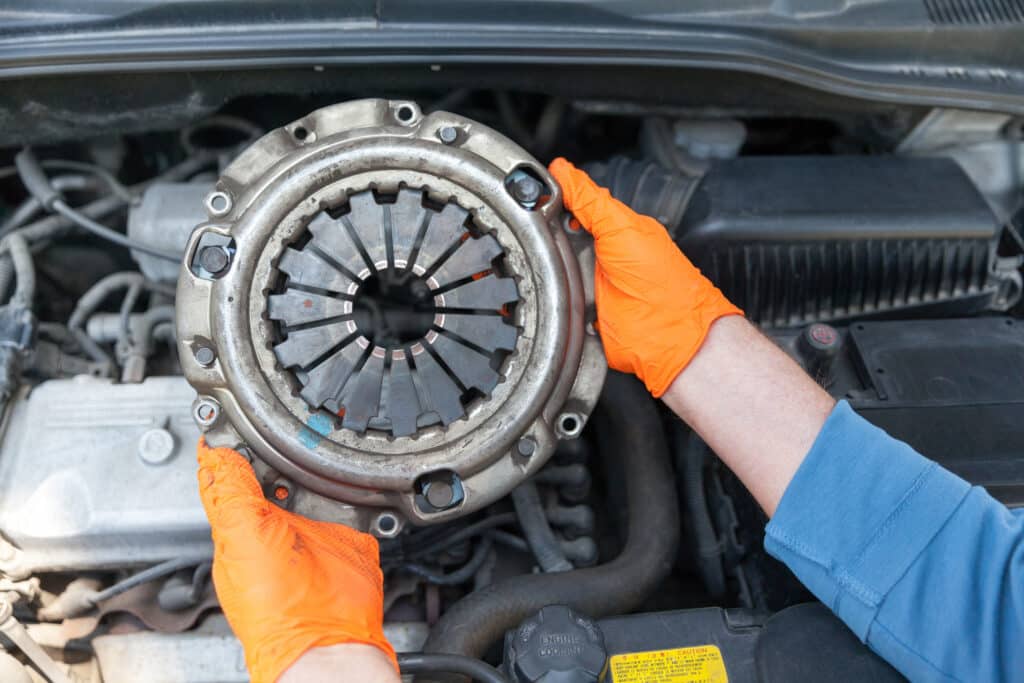 carrosserie-bonhomme-embrayage